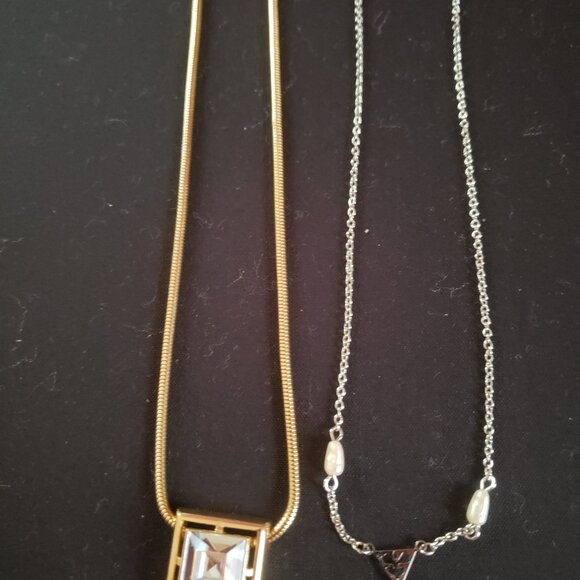 Avon necklaces - Picture 1 of 4